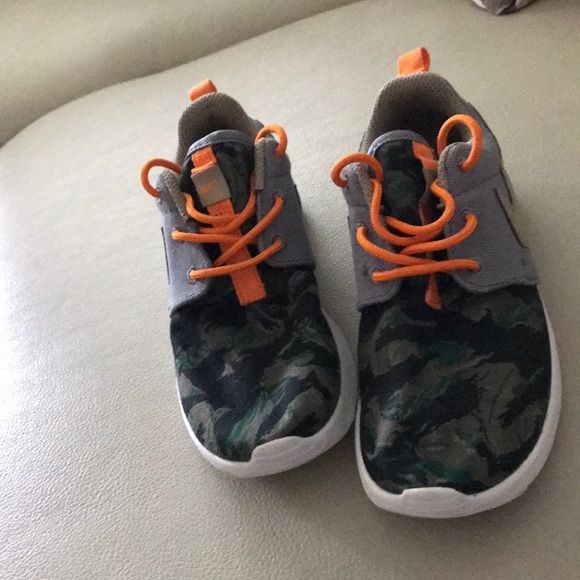 Kids Nike shoes - Picture 2 of 7